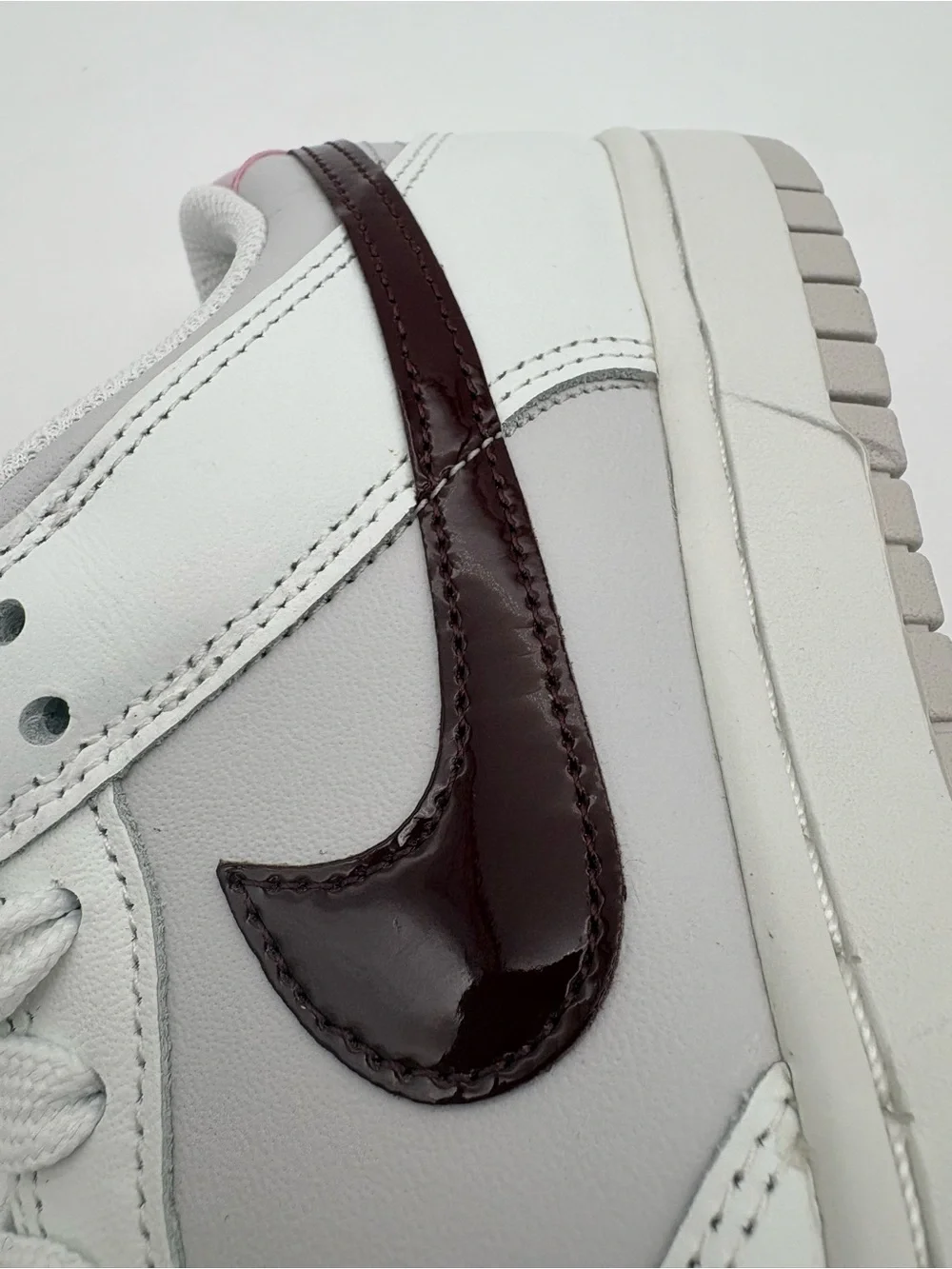 Nike Women’s Dunk Low Summit White/Plum Chalk Shoes Size 7 🔥Brand New in Box🔥 - Picture 4 of 5